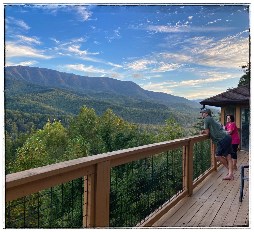 STUNNING View, PRVT Mountain Cabin, Sauna, MovieRm