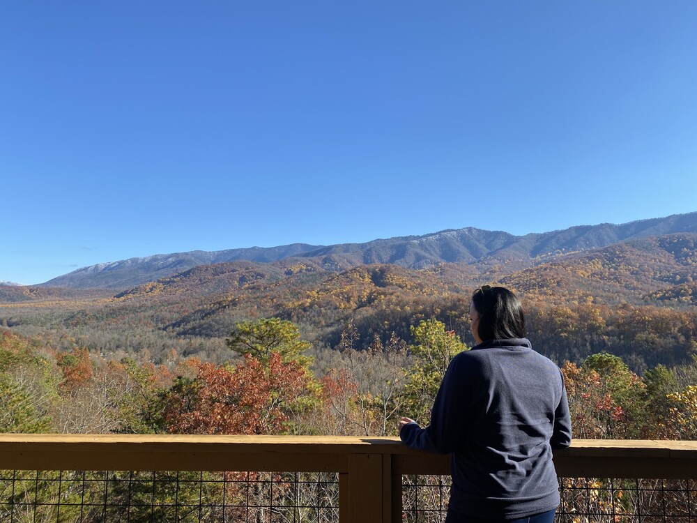 STUNNING View, PRVT Mountain Cabin, Sauna, MovieRm