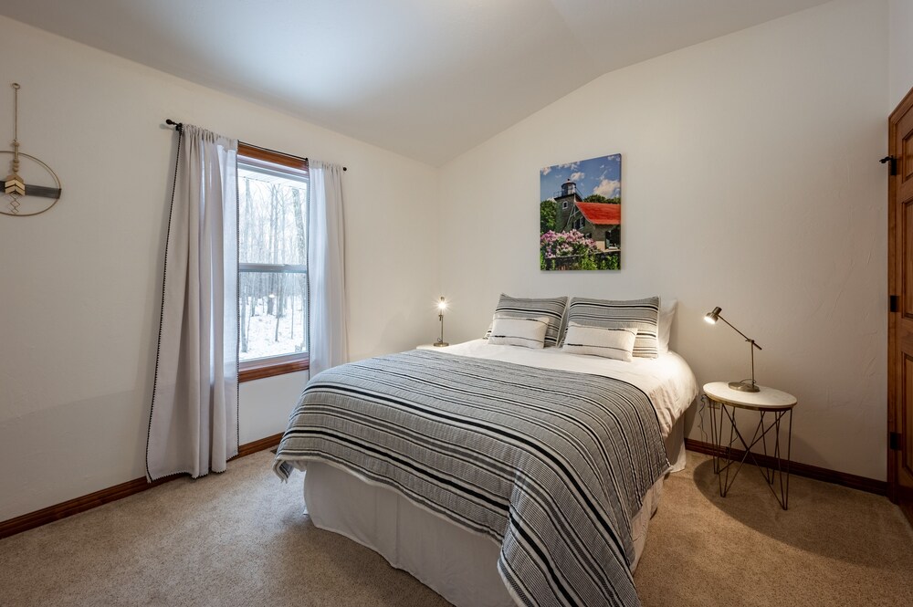 Door County Retreat. Walk to Kangaroo Lake. Baileys Harbor Vrbo