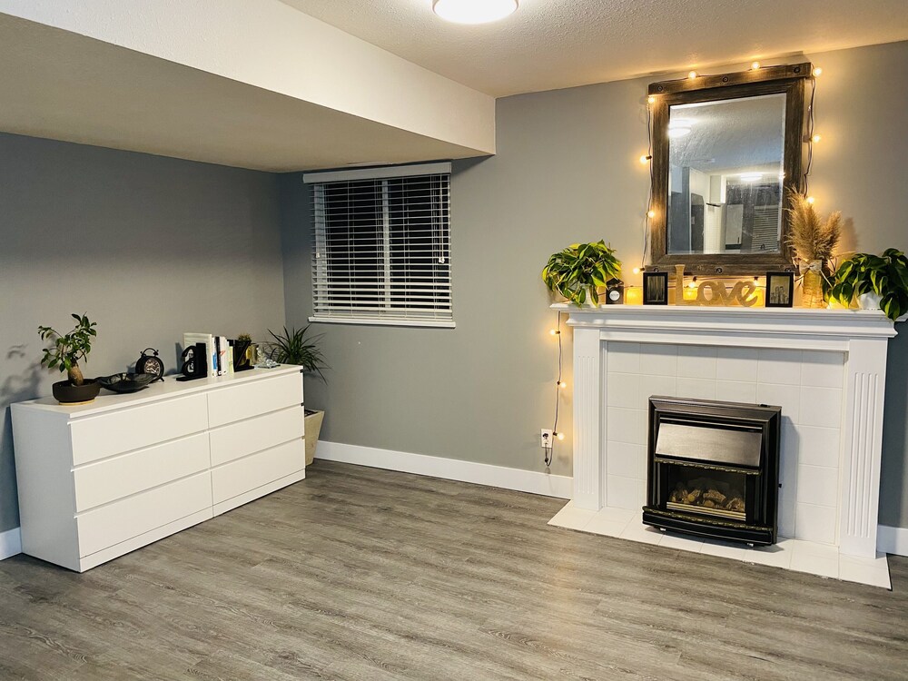 Cozy one bedroom with a large living area&backyard Chilliwack Vrbo