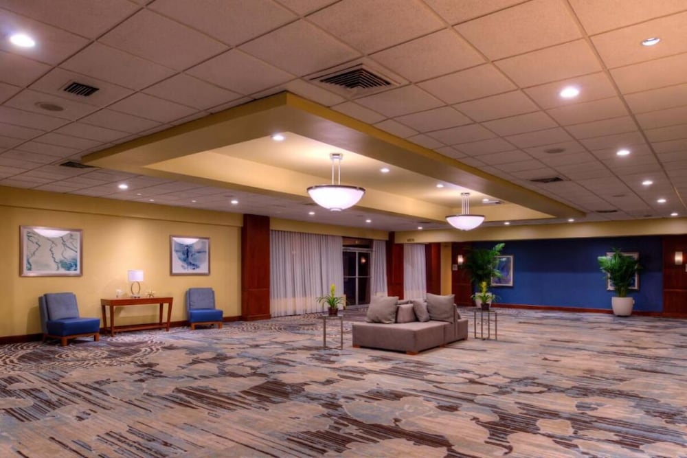 3 Budget-Friendly Units! On-site Pool, Close to Port of Tampa and Amalie Arena!