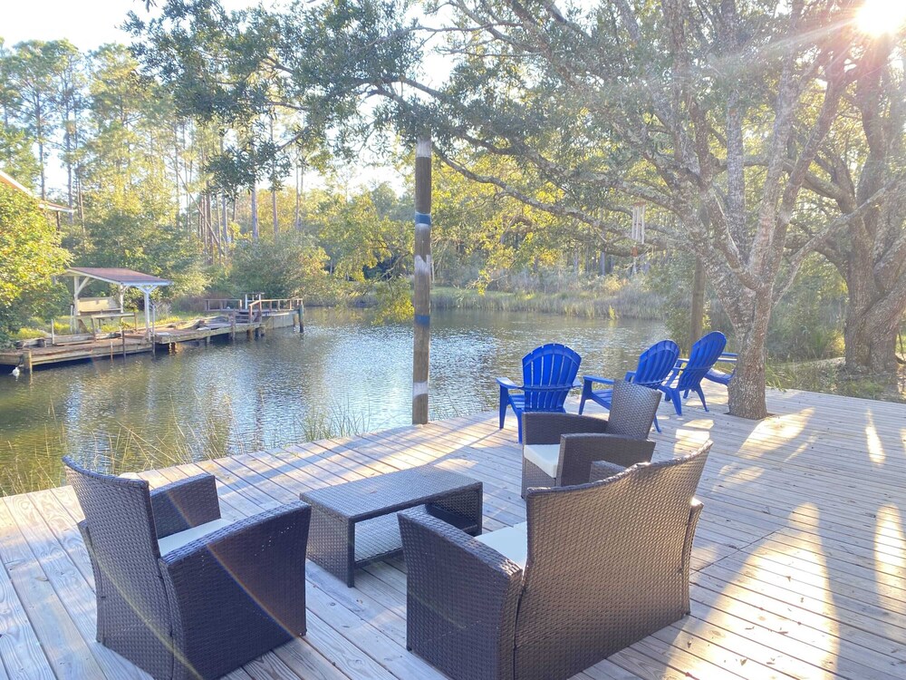 Sleeps 6 - Water Front Home Close to the Beach and Downtown and Pensacola