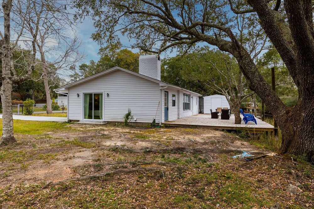 Sleeps 6 - Water Front Home Close to the Beach and Downtown and Pensacola