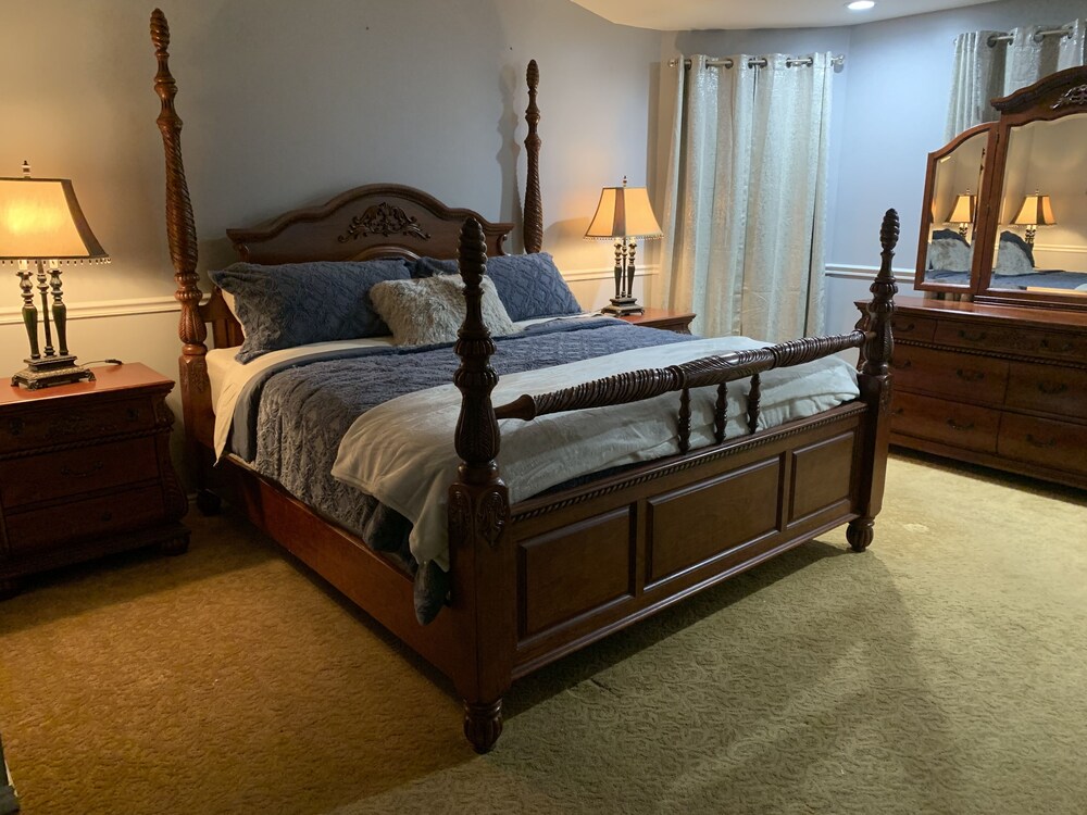 SUPER SPACIOUS COMFY & CLEAN Roy Vrbo