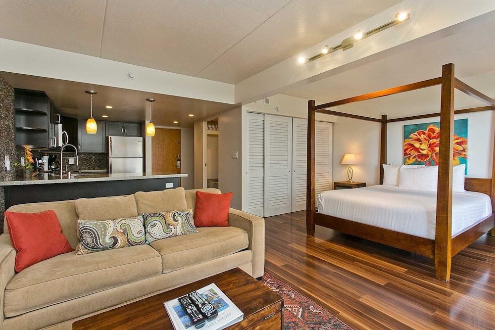 Ilikai 640 Ocean / Lagoon Views / Queen Bed, Sofa Bed Honolulu Vrbo