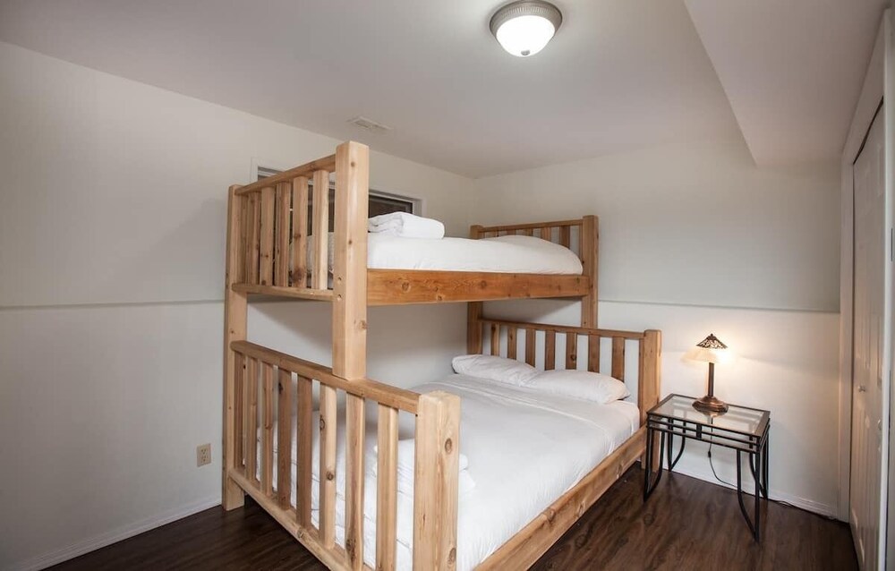 Full House, Sleeps 16, 2 Hot Tubs, 3 Bath, 11 beds Revelstoke Vrbo