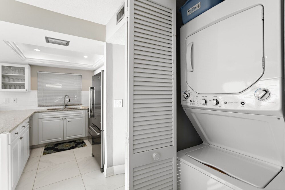 Gulf Gate Resort #303 Gulf Front 1BR 1.5BA