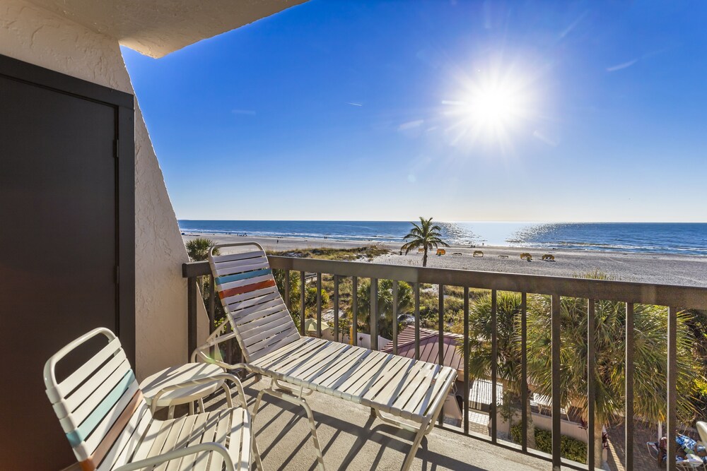 Gulf Gate Resort #303 Gulf Front 1BR 1.5BA