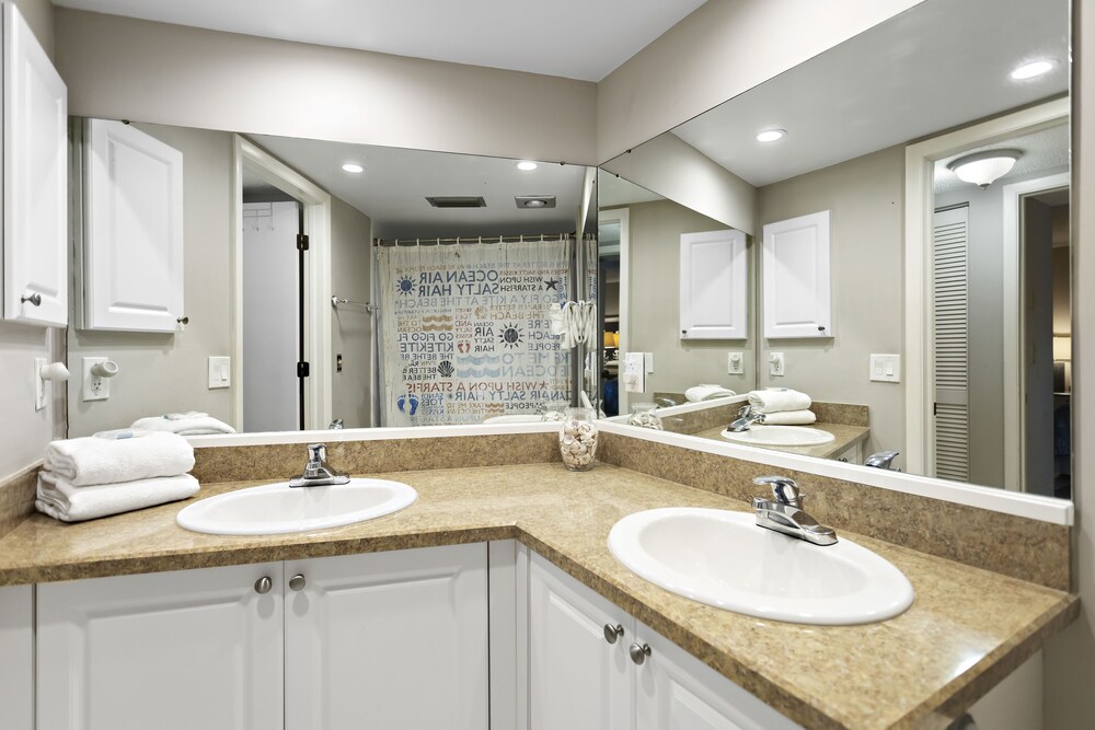 Gulf Gate Resort #303 Gulf Front 1BR 1.5BA