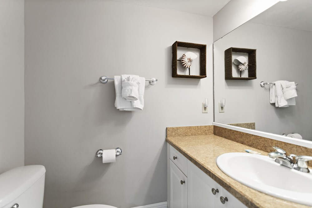 Gulf Gate Resort #303 Gulf Front 1BR 1.5BA