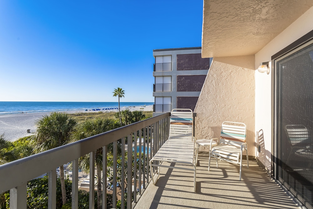 Gulf Gate Resort #303 Gulf Front 1BR 1.5BA