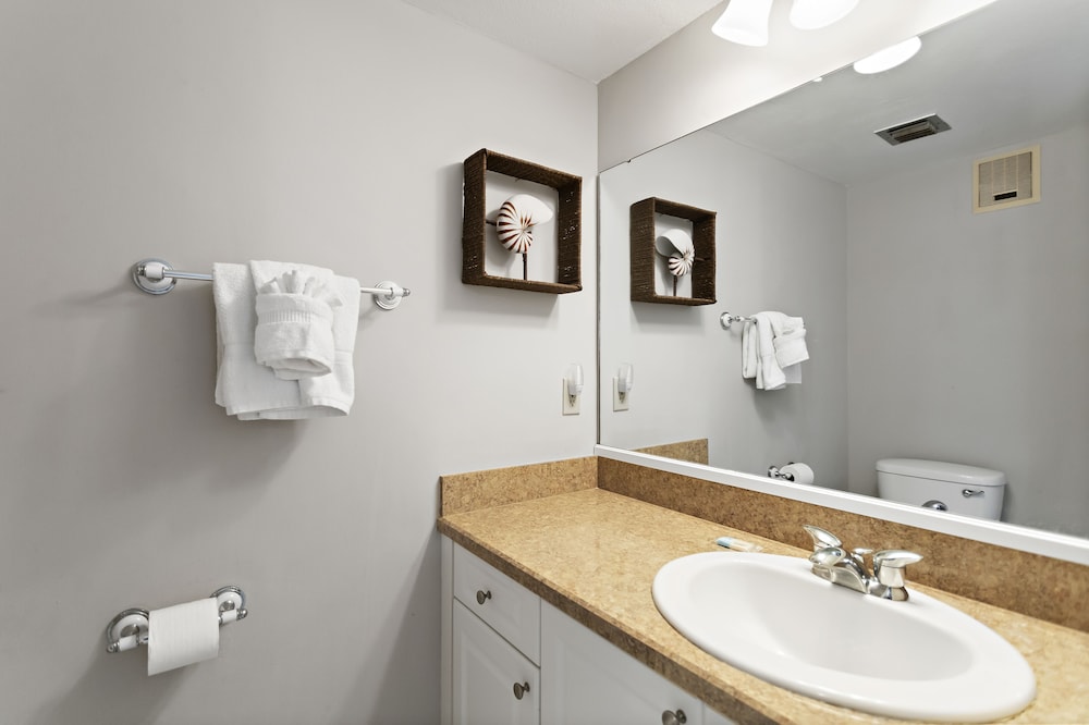 Gulf Gate Resort #303 Gulf Front 1BR 1.5BA