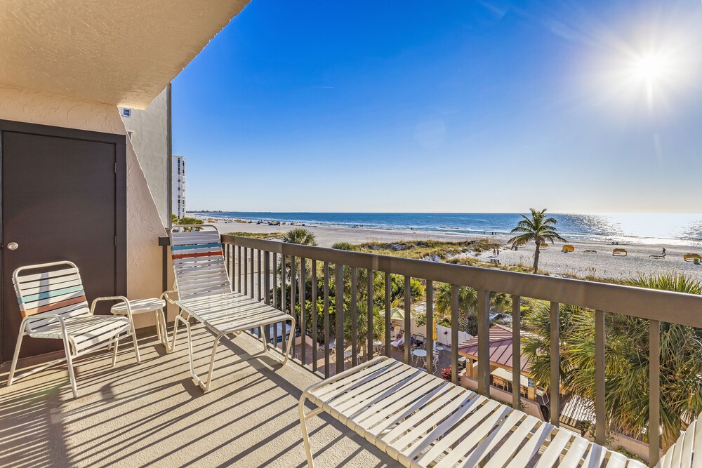 Gulf Gate Resort #303 Gulf Front 1BR 1.5BA