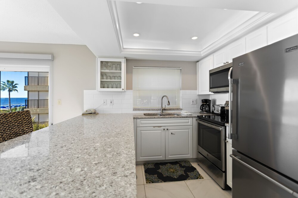 Gulf Gate Resort #303 Gulf Front 1BR 1.5BA