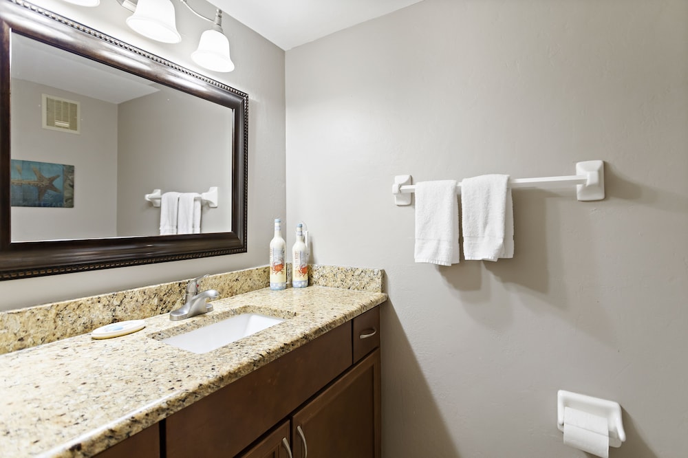 Gulf Gate Resort #303 Gulf Front 1BR 1.5BA