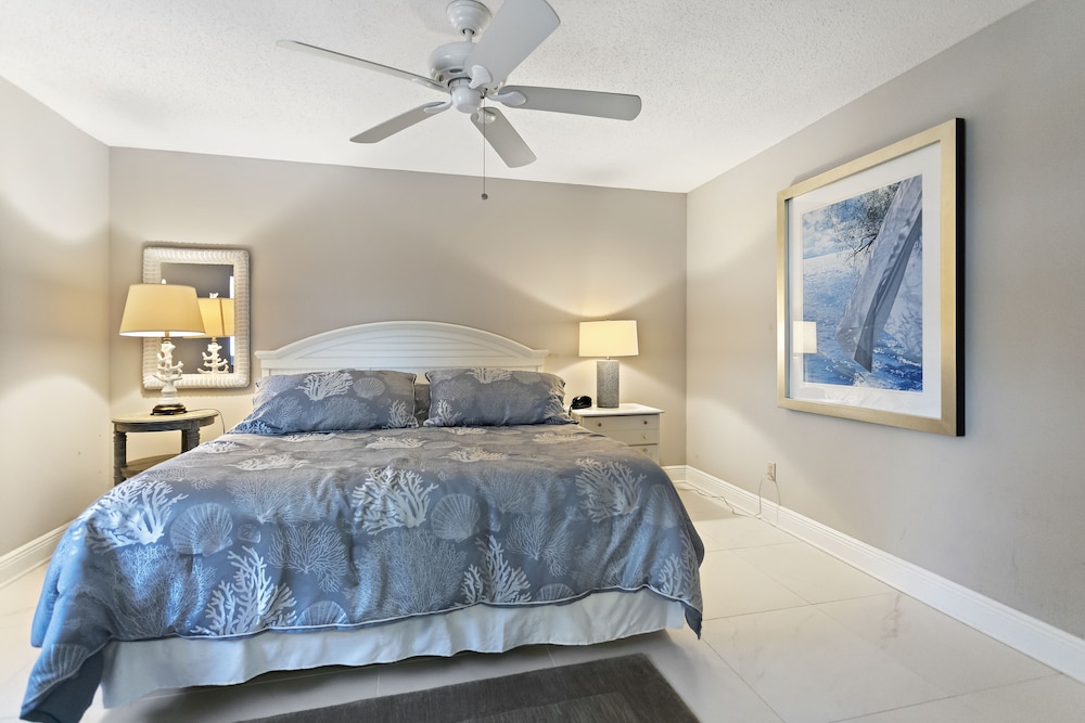 Gulf Gate Resort #303 Gulf Front 1BR 1.5BA