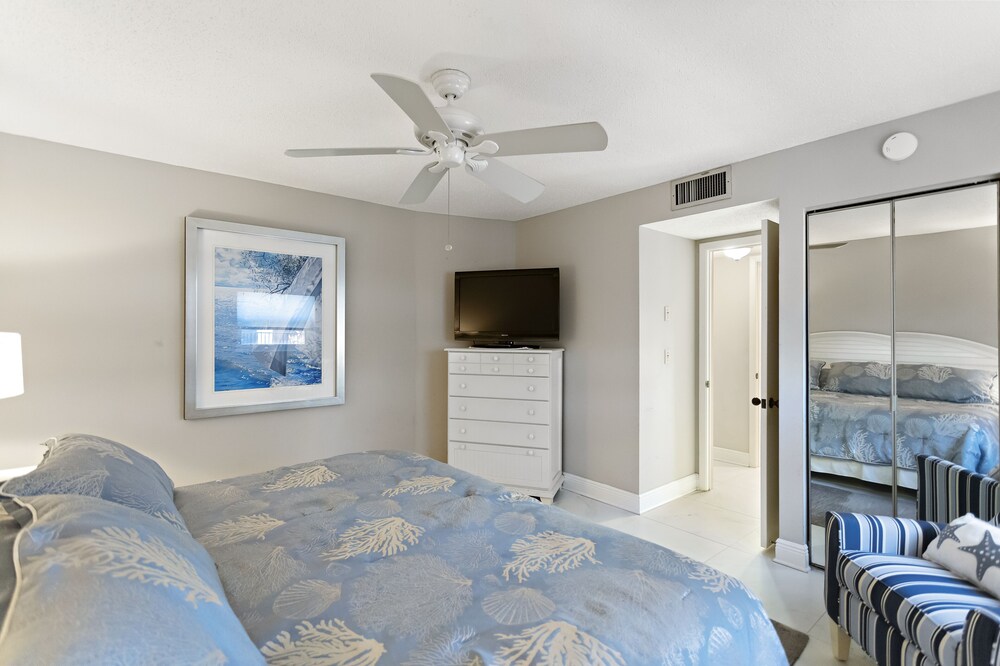 Gulf Gate Resort #303 Gulf Front 1BR 1.5BA