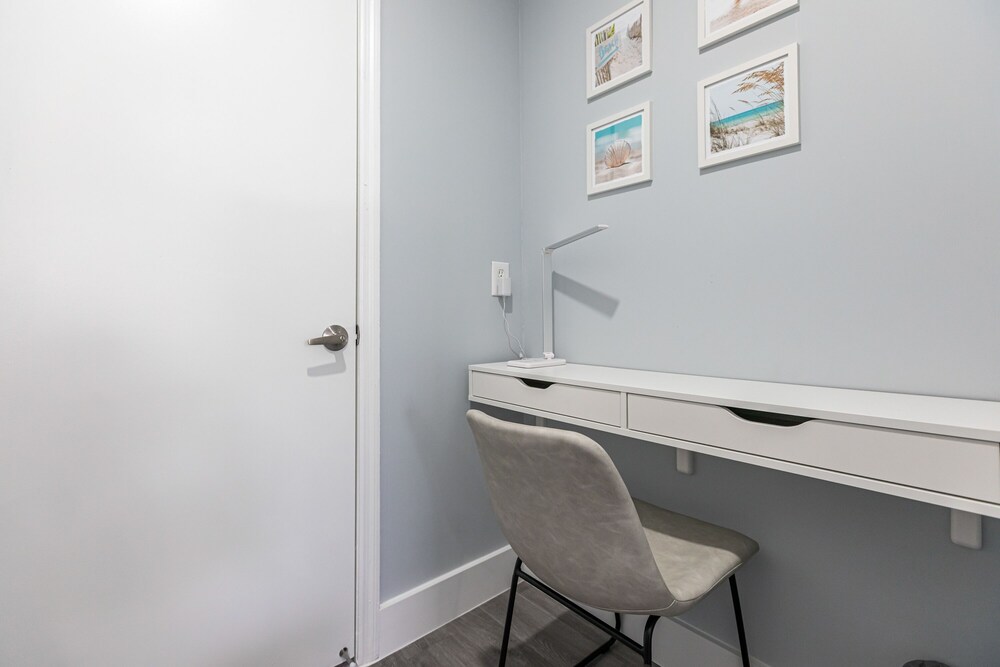 Lovely Newly Renovated! Townhouse 3 bedroom 3 bathroom/ Nice Patio