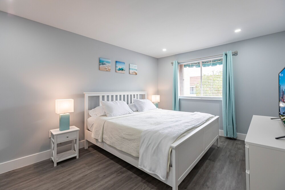 Lovely Newly Renovated! Townhouse 3 bedroom 3 bathroom/ Nice Patio