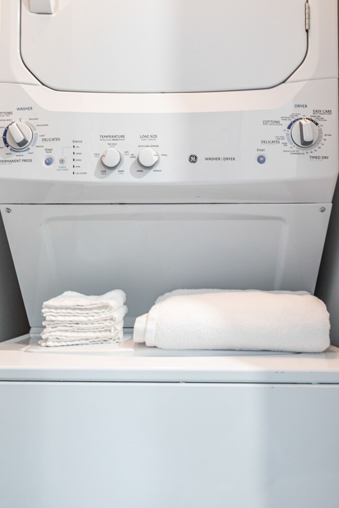 Lovely Newly Renovated! Townhouse 3 bedroom 3 bathroom/ Nice Patio