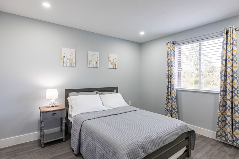 Lovely Newly Renovated! Townhouse 3 bedroom 3 bathroom/ Nice Patio