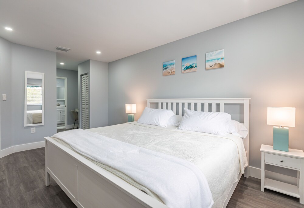 Lovely Newly Renovated! Townhouse 3 bedroom 3 bathroom/ Nice Patio