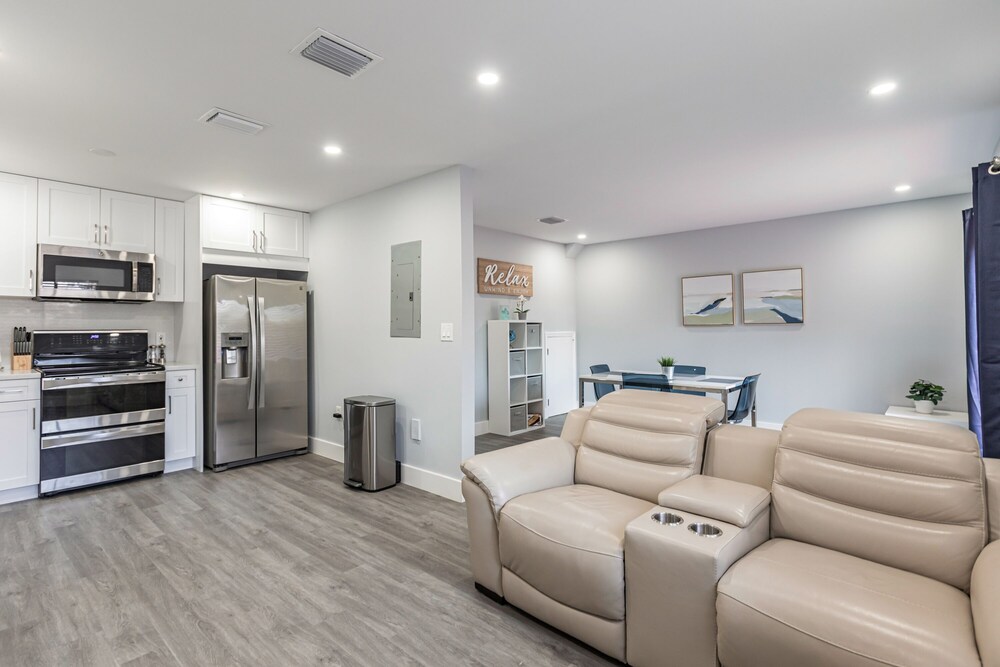 Lovely Newly Renovated! Townhouse 3 bedroom 3 bathroom/ Nice Patio