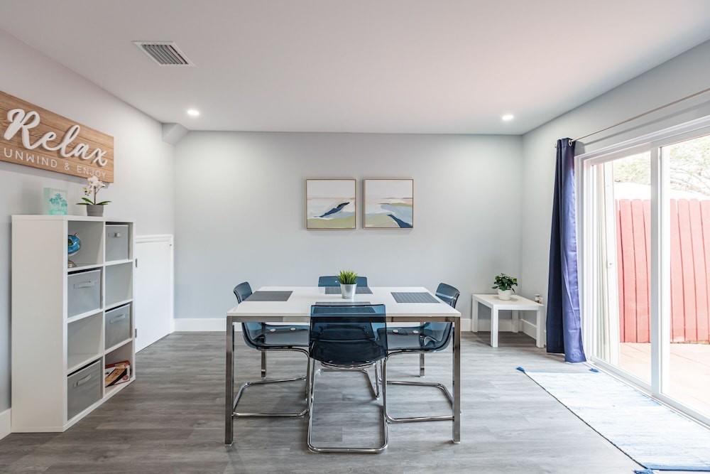 Lovely Newly Renovated! Townhouse 3 bedroom 3 bathroom/ Nice Patio