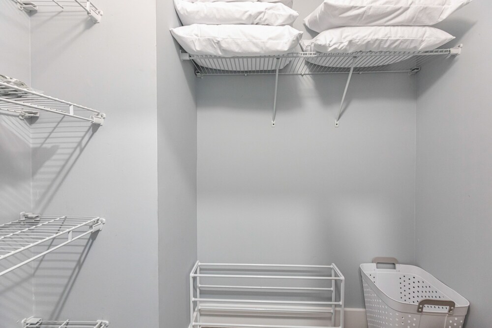 Lovely Newly Renovated! Townhouse 3 bedroom 3 bathroom/ Nice Patio