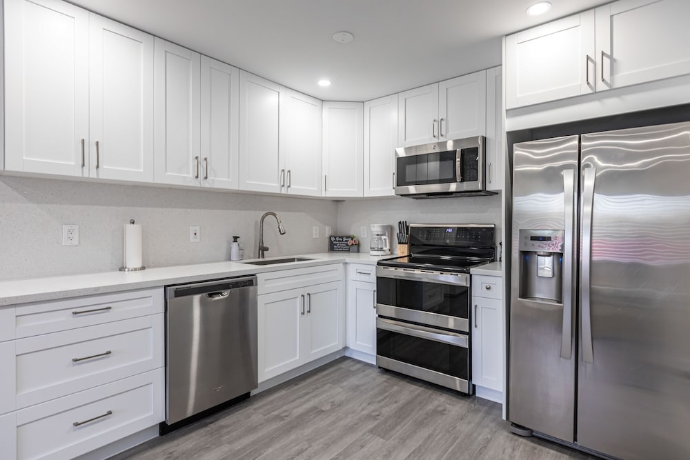 Lovely Newly Renovated! Townhouse 3 bedroom 3 bathroom/ Nice Patio