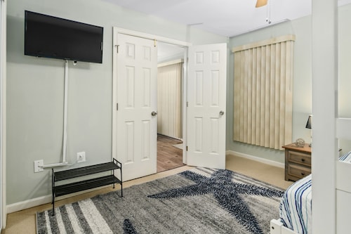 New!-rare Private Patio, Minutes Walk To Oc Beach - Ocean City