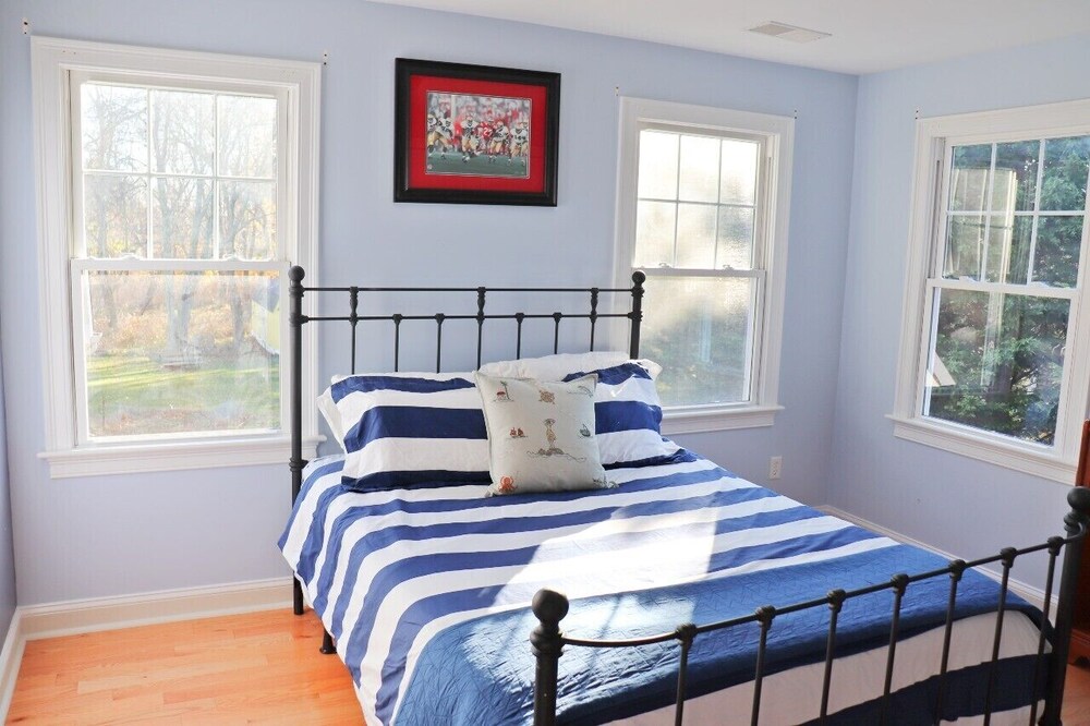 Beautiful 4Bed Jamestown Colonial 5 Min. To Newport Jamestown Vrbo