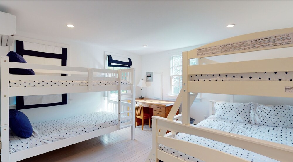 4BR, updated home in Surfside. Sleeps 8 adults, big yard/porch/deck