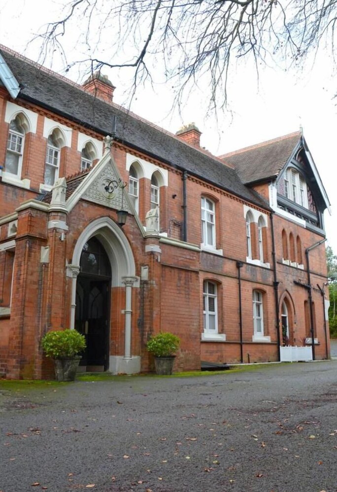 Remarkable 1 Bed Apartment in Birmingham