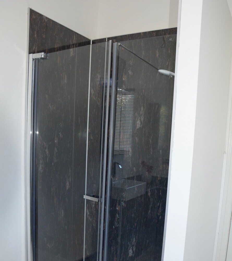 Remarkable 1 Bed Apartment in Birmingham