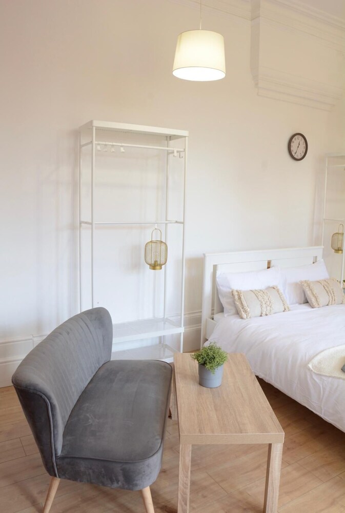 Remarkable 1 Bed Apartment in Birmingham