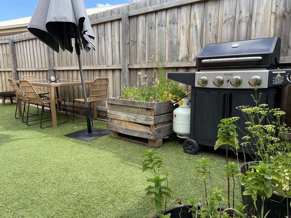 Ocean Grove - walk to the beach in 5 mins! Sleeps 4.