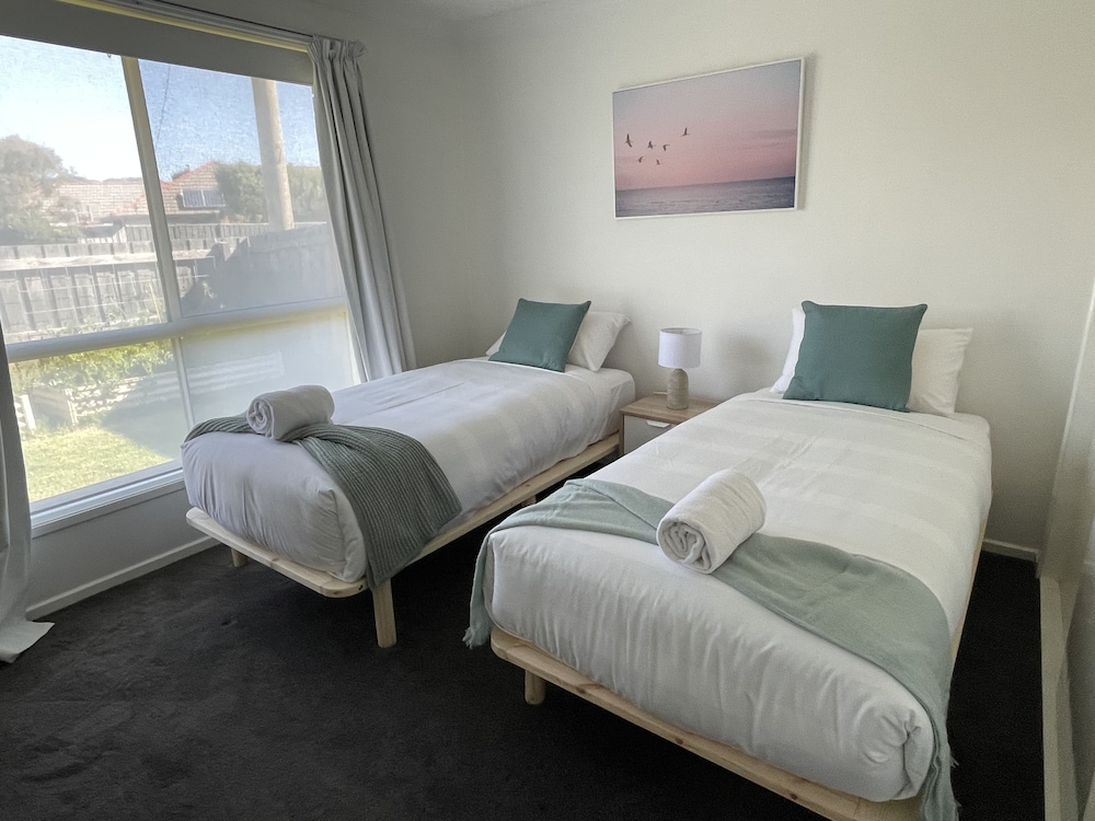 Ocean Grove - walk to the beach in 5 mins! Sleeps 4.