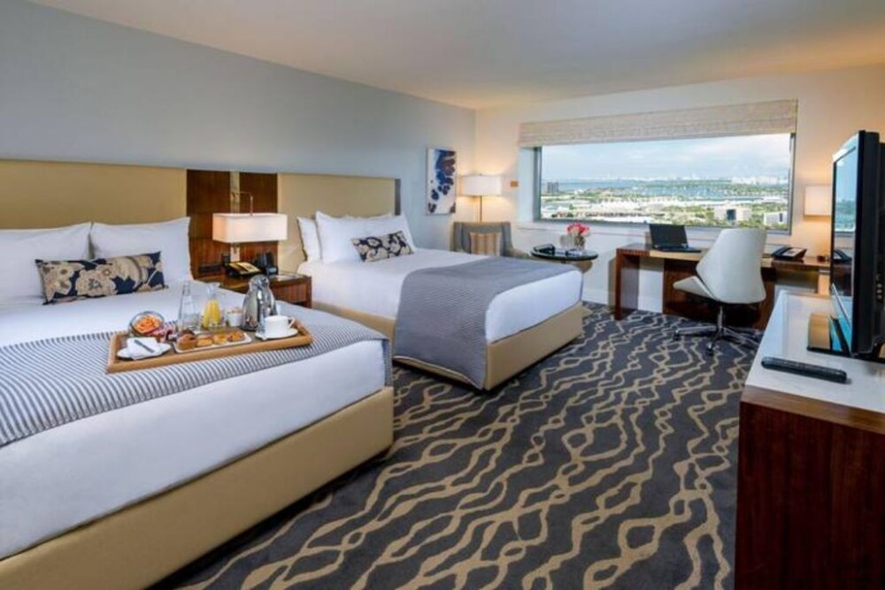 Experience Bayside Luxury!!!Suite 2 Doubles