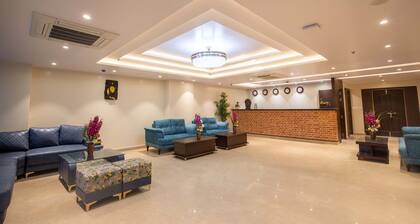 Hotel Palm International