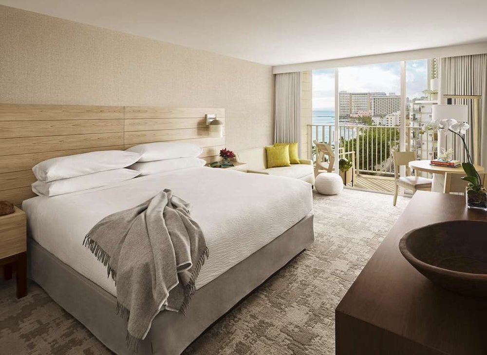 Authentic Hawaii Experience! 2 Pools, 2 Restaurants, Minutes to Sans Souci Beach