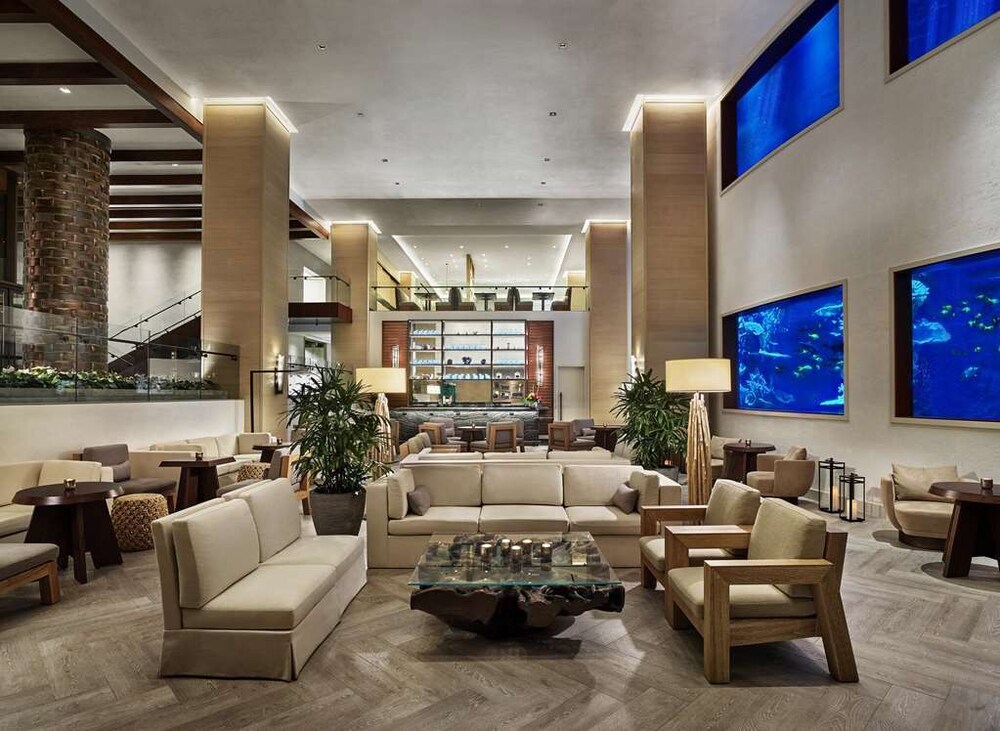 Few Blocks From The Waikiki Beach! Ocean View, Pets Allowed, 2 Pools, Dining