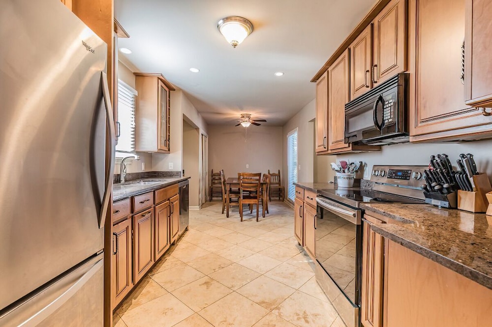 678 Dolphin Road - Four Bedroom House, Sleeps 12