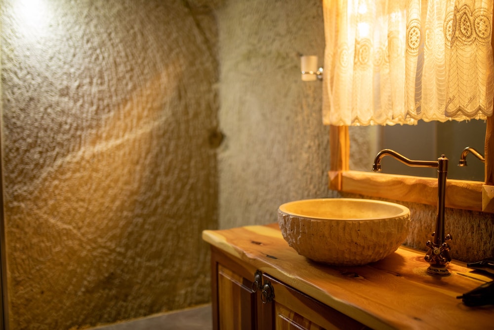 Bathroom, Pome Granate Cave Hotel