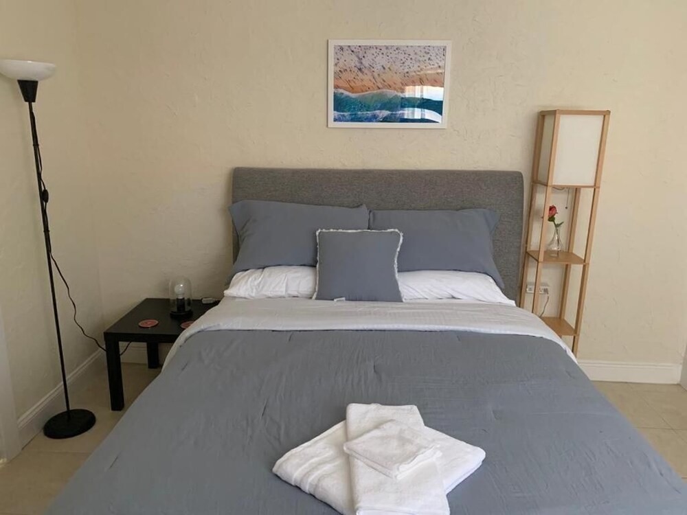 Pretty room in the heart of Miami + Shared common areas + Free parking