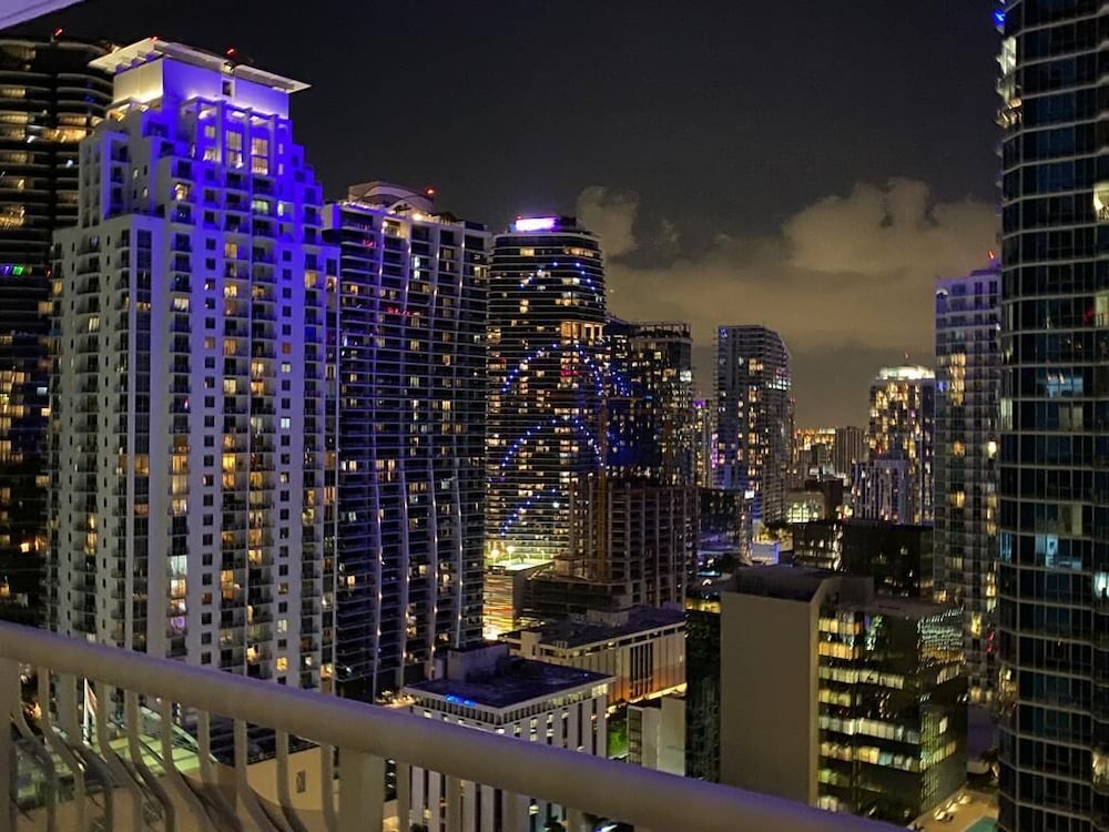 Beautiful 1 Bedroom Apartment in Brickell - Free Parking