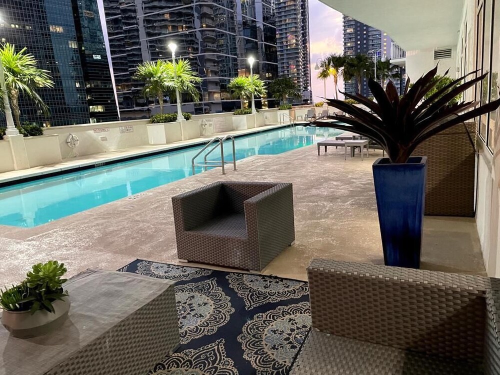 Beautiful 1 Bedroom Apartment in Brickell - Free Parking