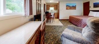 The Best Hotels Closest to Clark's Trading Post in Lincoln ...