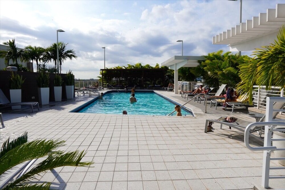 A BEAUTIFULLY DECORATED CONDO....FREE ATTACHED PARKING!