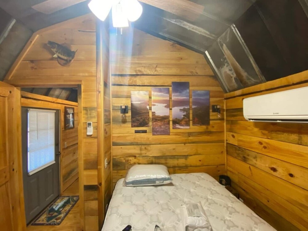 Jocassee Valley cabin Free Park Pass Not Pet Friendly! Oconee County